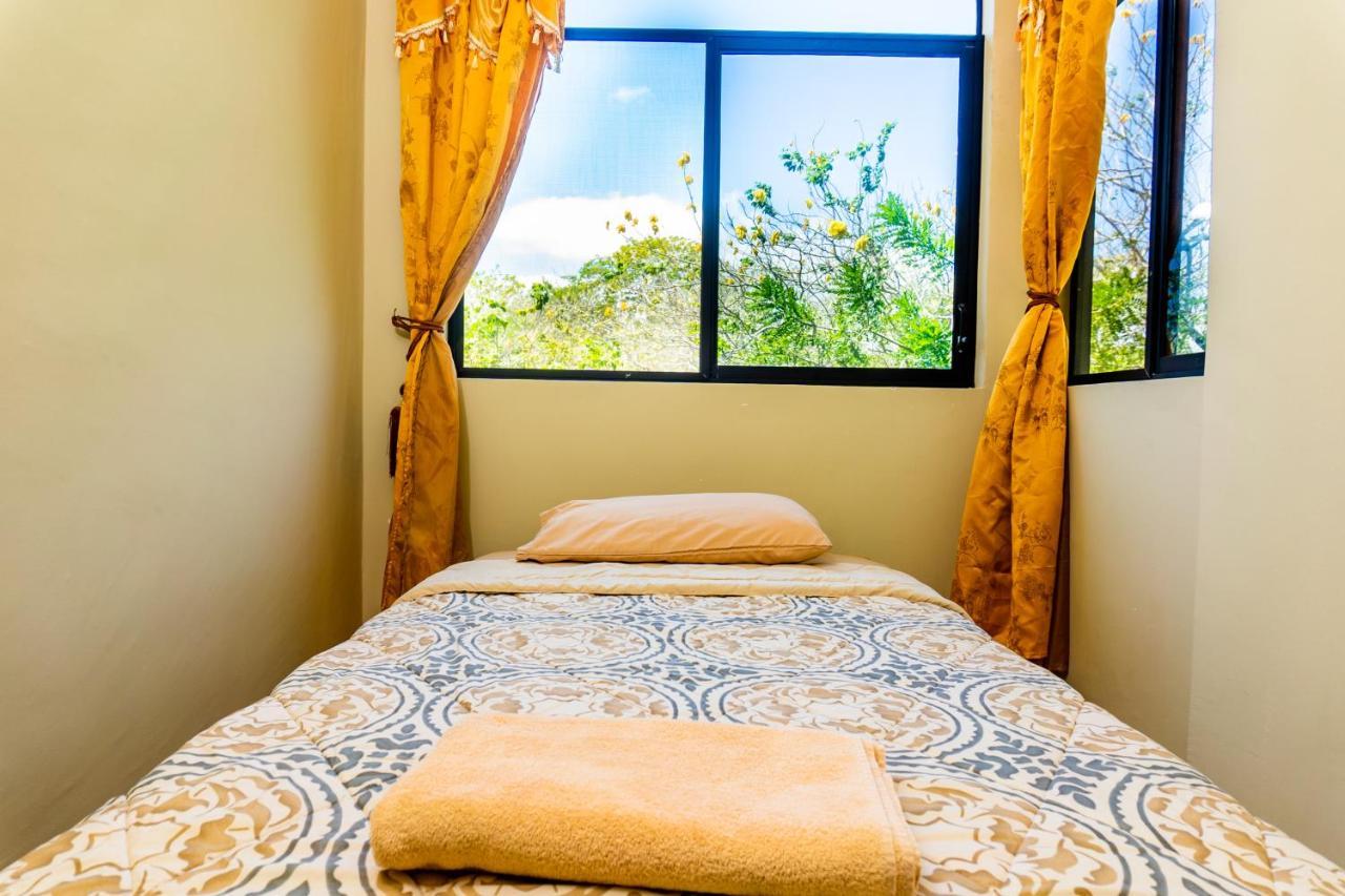 Cucuve Eco Hostal Пуэрто-Бакерисо-Морено Экстерьер фото