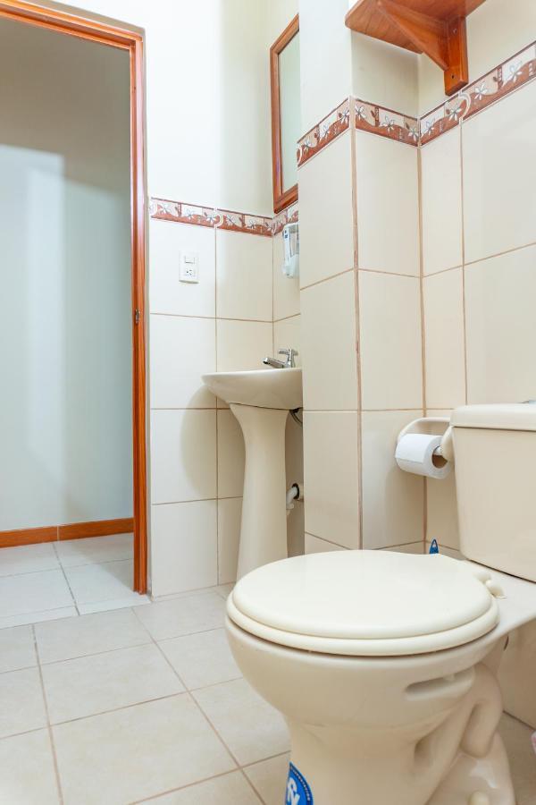 Cucuve Eco Hostal Пуэрто-Бакерисо-Морено Экстерьер фото