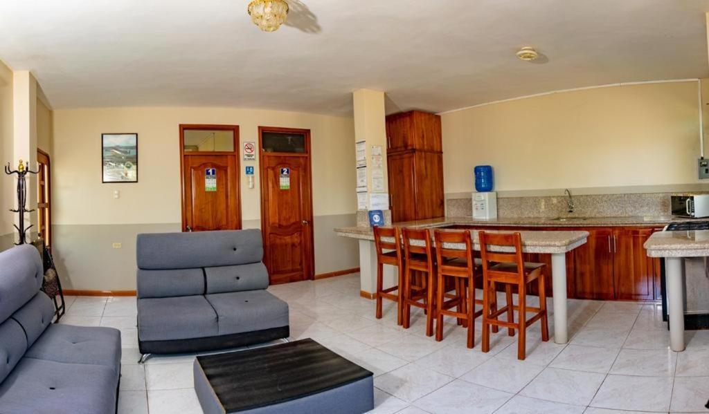 Cucuve Eco Hostal Пуэрто-Бакерисо-Морено Экстерьер фото